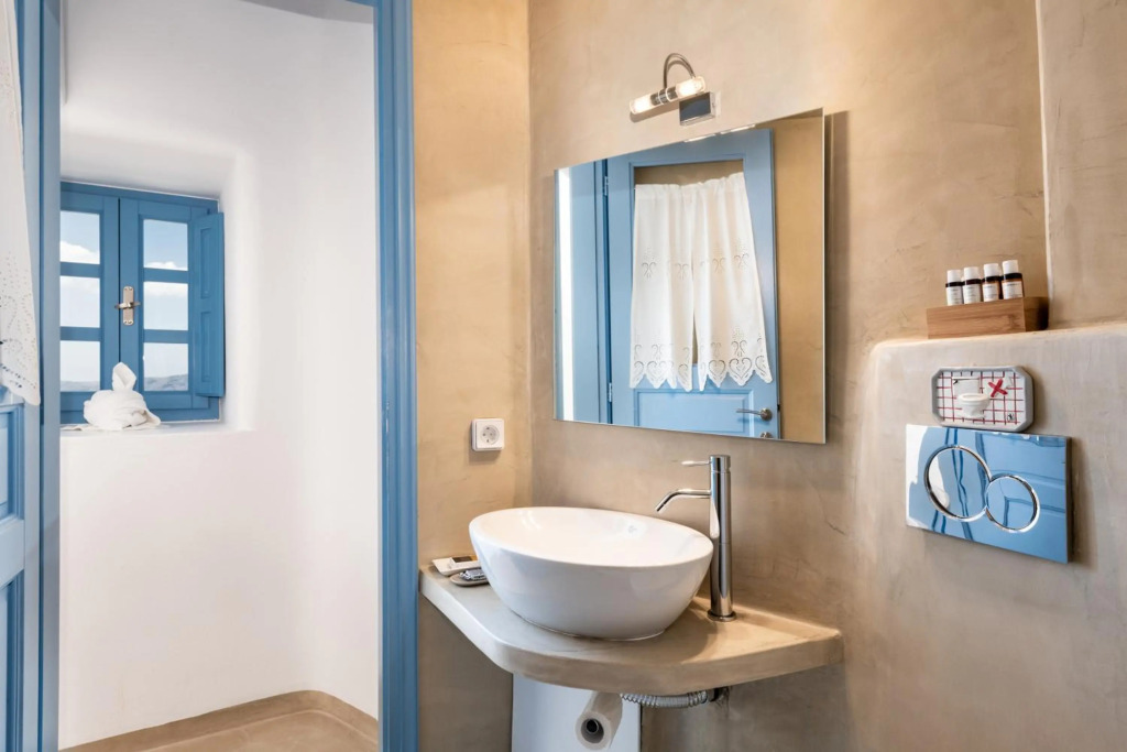 Pantelia Suites