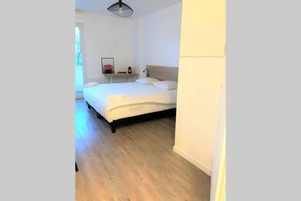 Bel appartement design tout confort (Parking Gratuit) à 10 minutes de Bordeaux