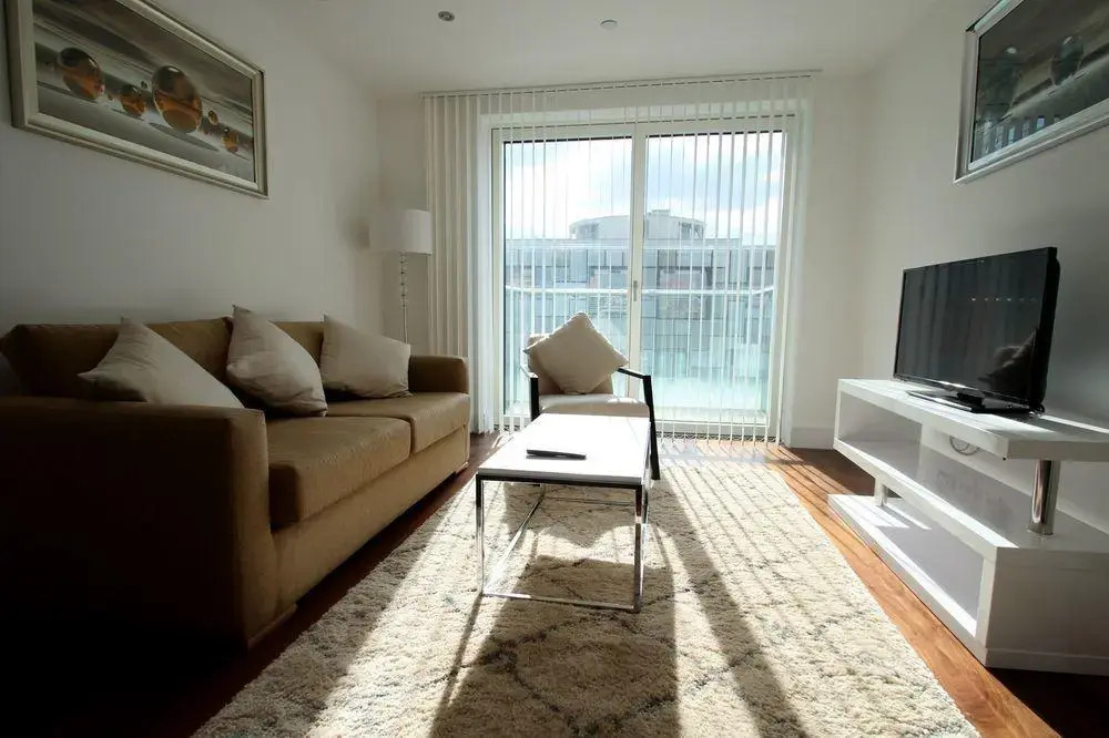 Lincoln Plaza One-Bedroom Apartments