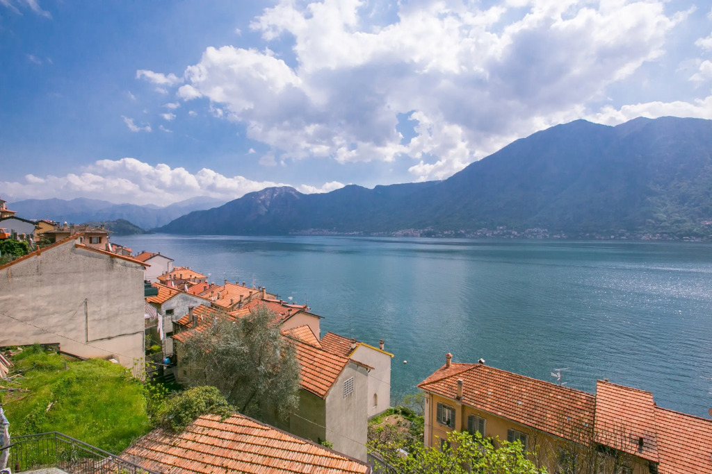 Bella Lake View