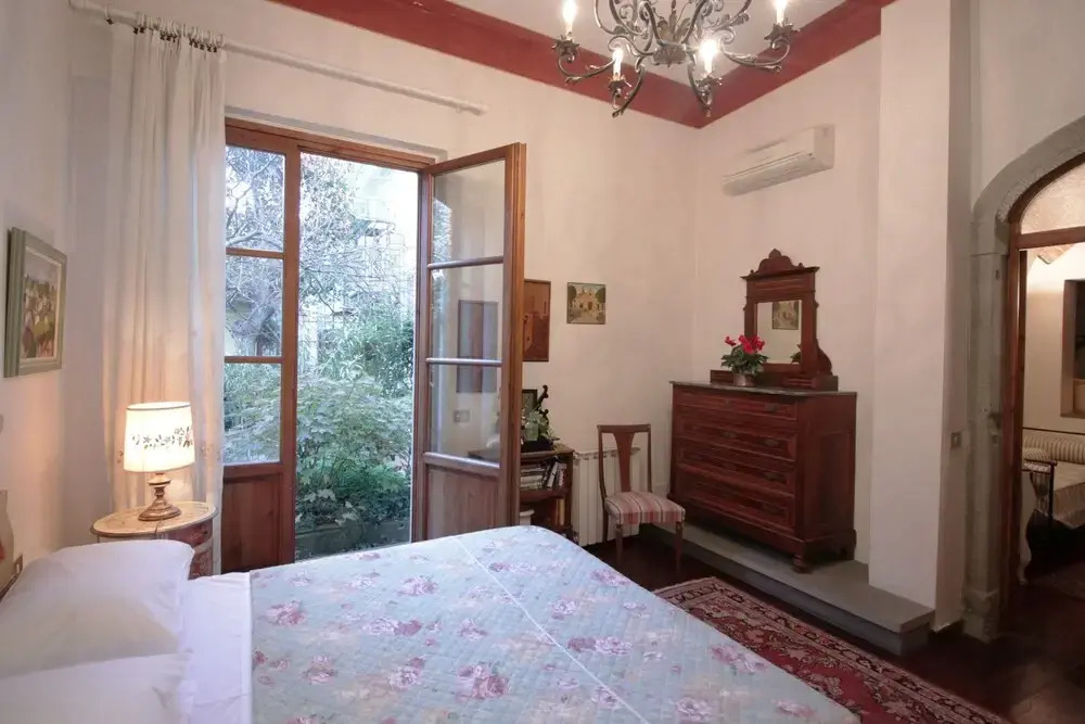 Domus Giorgio Authentic 1600's apt with Stunning Garden and Rooftop