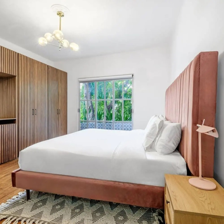 Art Deco Style Condo 2min Walk to Lincoln Park