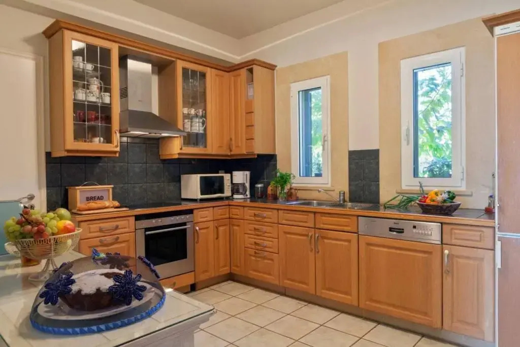 6 Bedroom Luxury Villa Above Ai Helis Beach