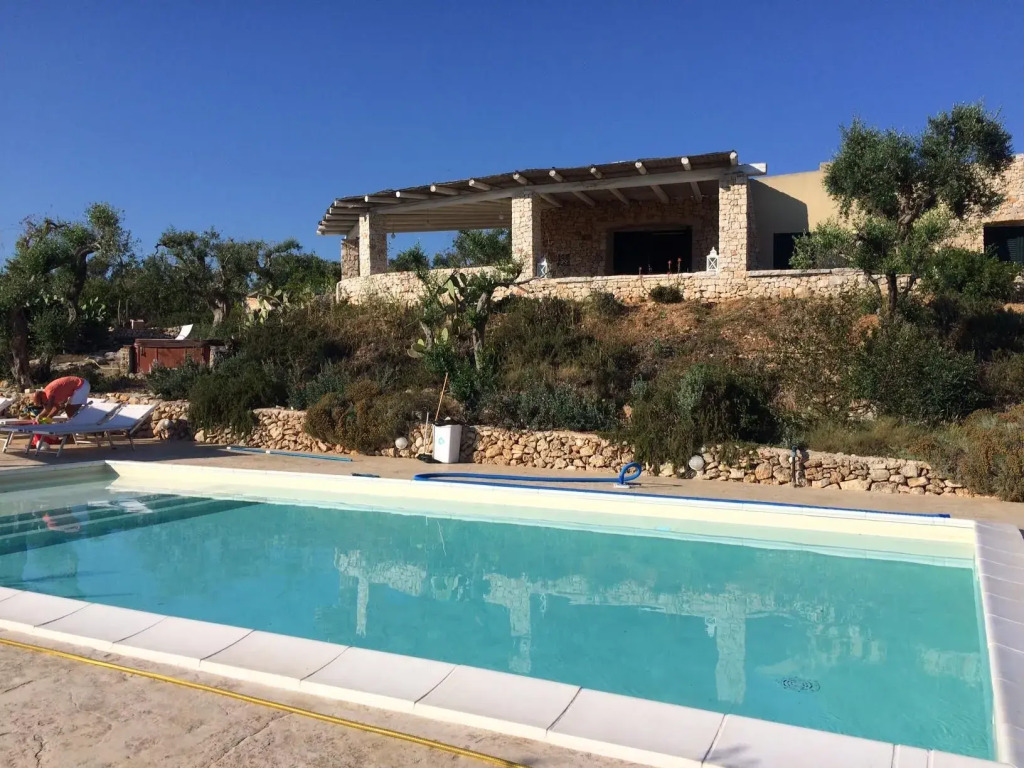 Li Fani Luxe Pool Stone House