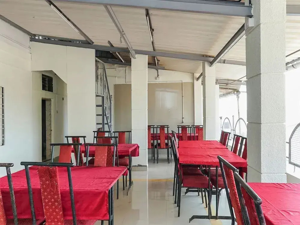 OYO 19677 Hotel Gurukrupa