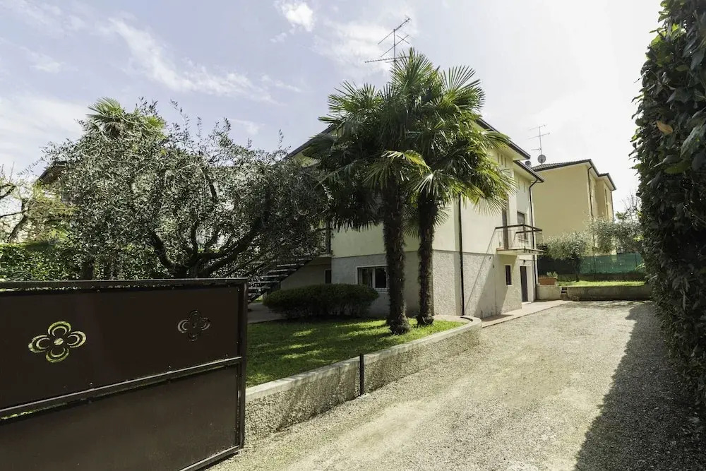 Desenzanoloft Villa Palm Garda Beach official partner Homes and Villas by Marriott Bonvoy