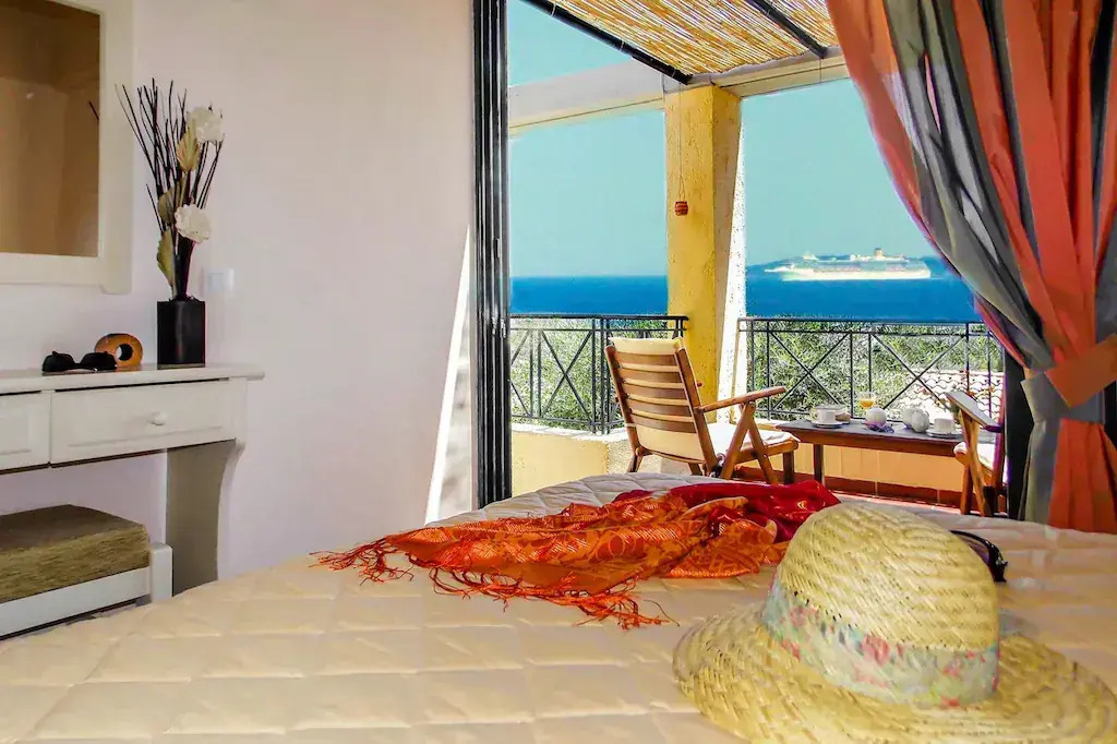 Apartment in Barbati with sea views