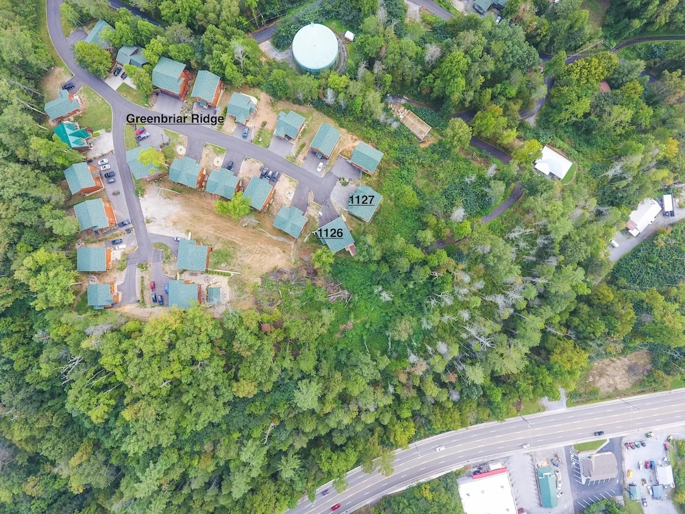 2 All-suite Luxury S W/ Swim Spa & Hot Tub 10 Bedroom Cabin