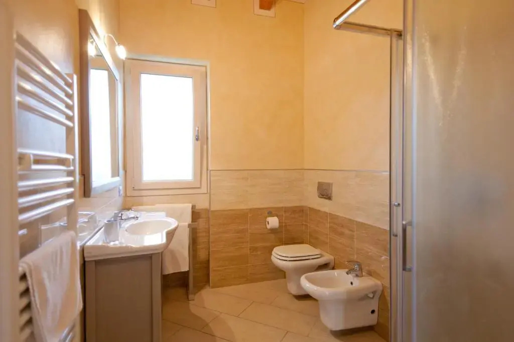 Garda Hill Boutique Apartments with Panoramic Pools e Agriturismo