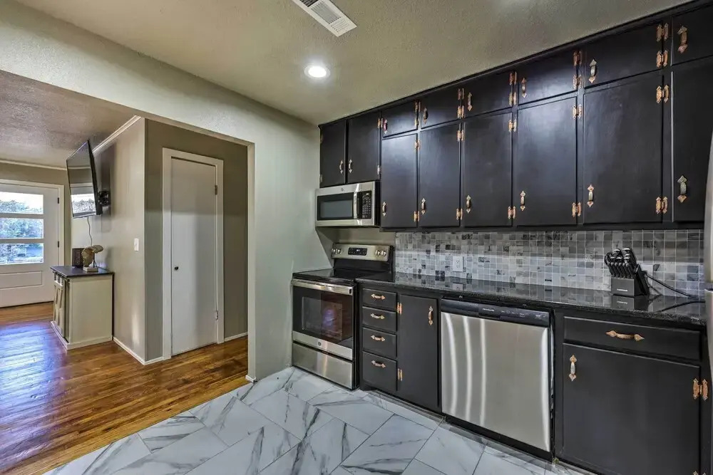 Fayetteville Vacation Rental - 2 Mi to Dtwn