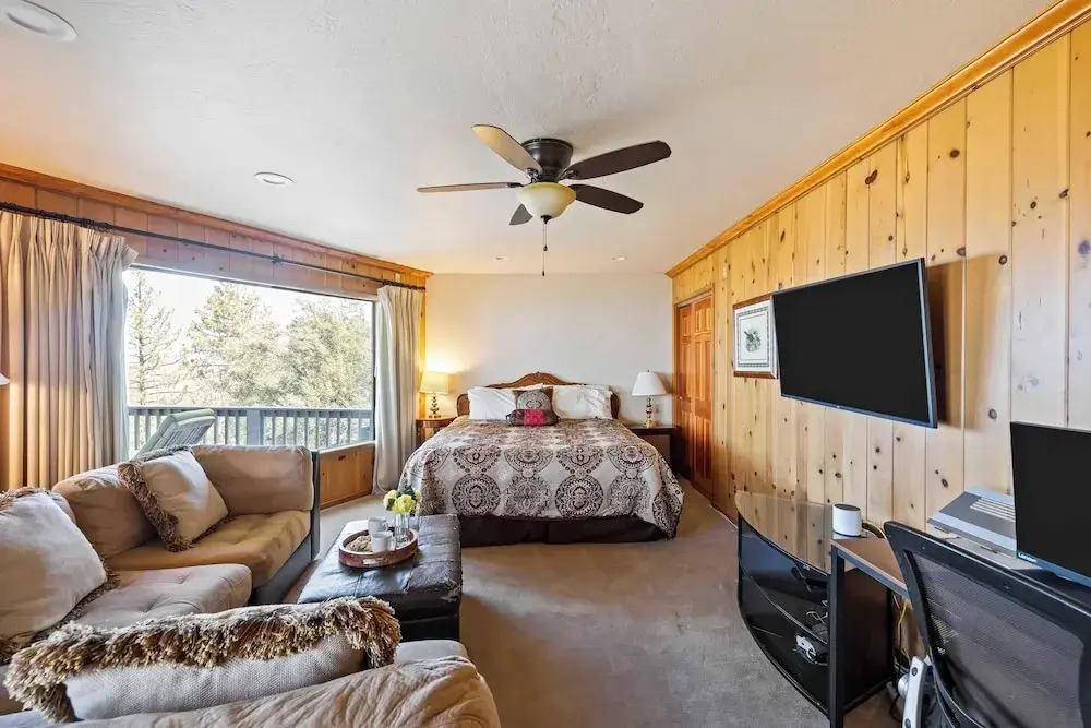 6bdr Group Retreat, Decks w/ Incredible Views Starry Heights by Avantstay