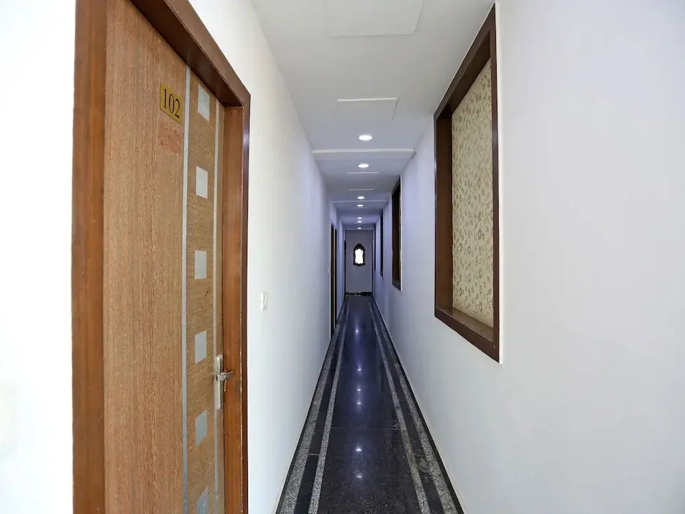 OYO 13125 Hotel Gwal Palace