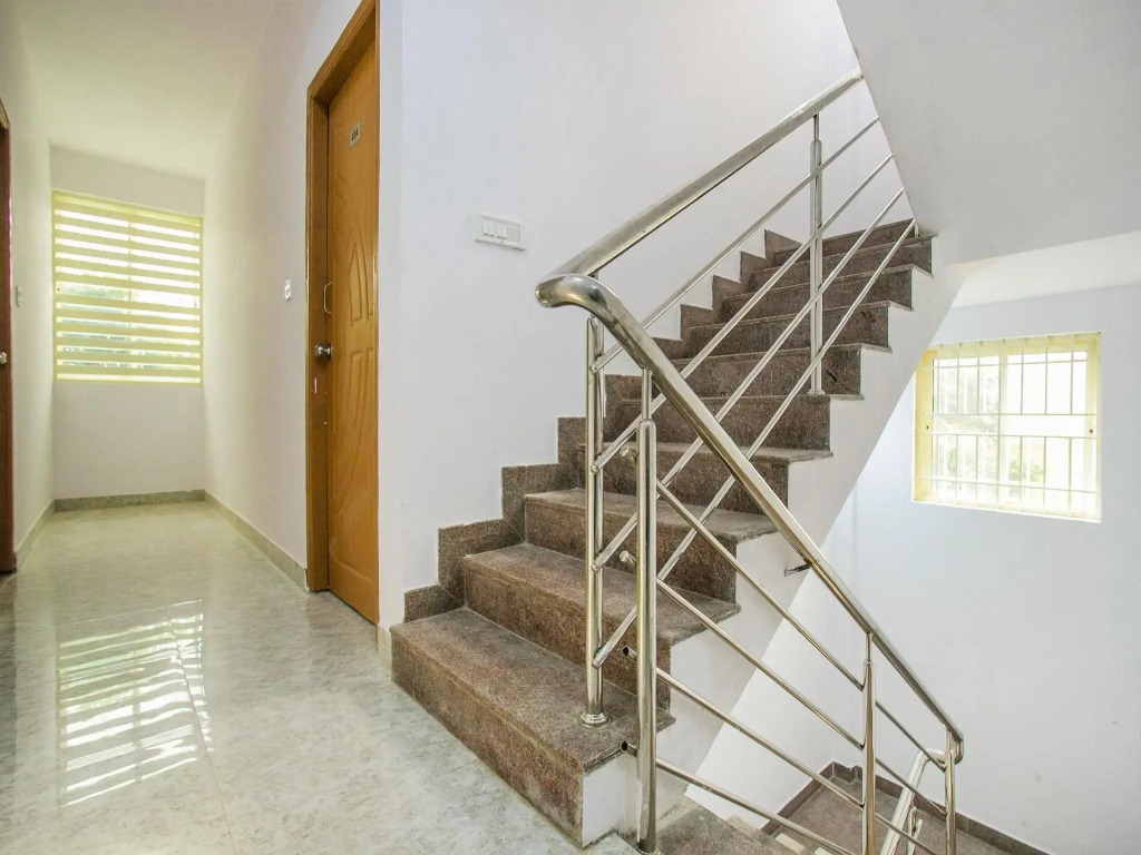 Super Hotel O Varcity Comforts Near St. John Medical College