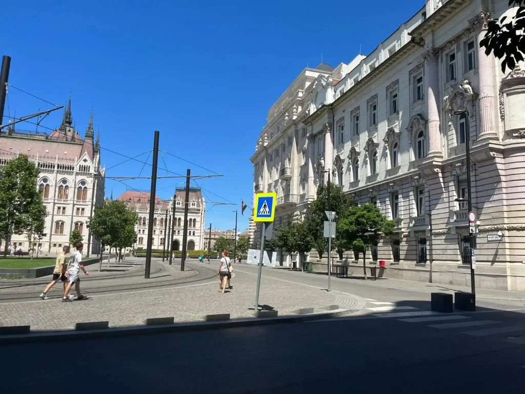 Academy Home - Elegant place next to the Parliament