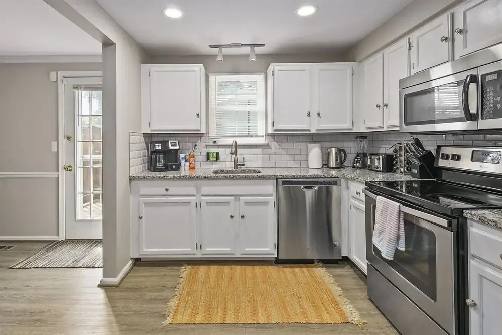Top Rated Townhome - Largest Corner Unit With Patio, Deck, Basement, and new Luxury Mattresses! Self Checkin. Super Host Support!
