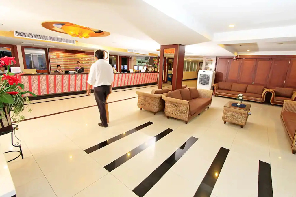 Convenient Grand Hotel