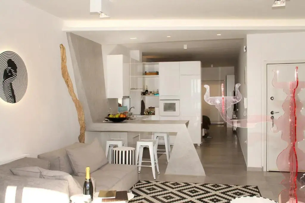 LOFT Suite 7