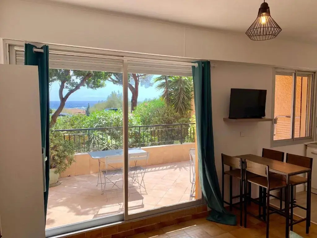 Très beau studio à 100m de la plage de Marinella