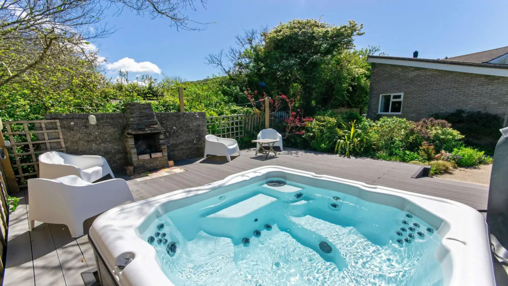 Ladywell Croyde 6 Bedrooms, Sleeps 12, Hot Tub