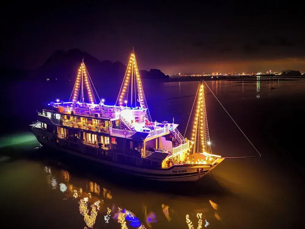 Oasis Bay Party Cruise - Ha Long Bay Tour
