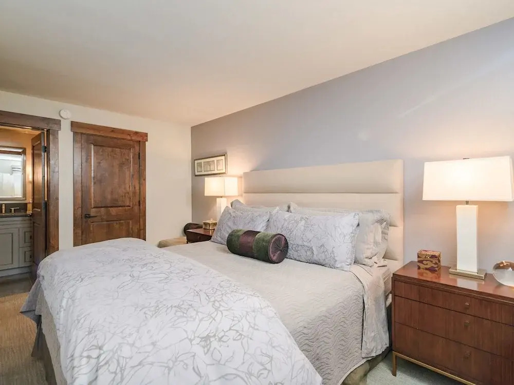 1000 Lakeshore Blvd Condo Unit 4 2 Bedrooms 2 Bathrooms Condo