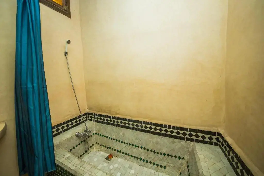 Riad LArtiste