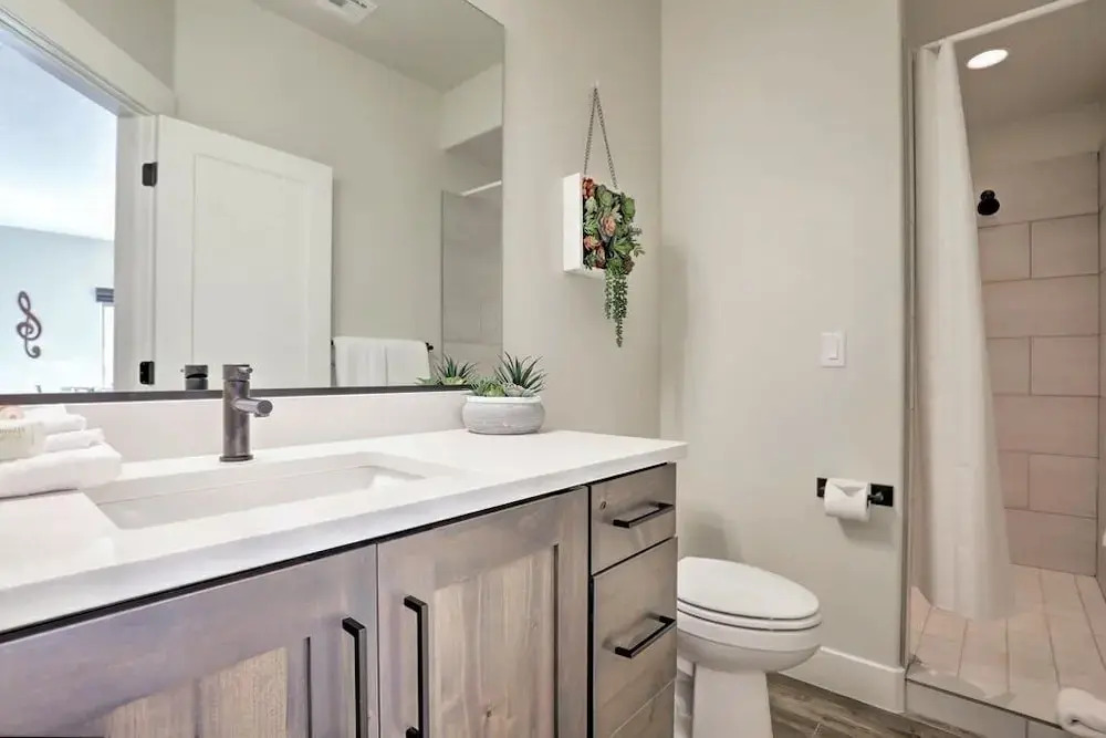 Luxurious End Unit W/ Pool, Hot Tub & Firepit 3 Bedroom Condo