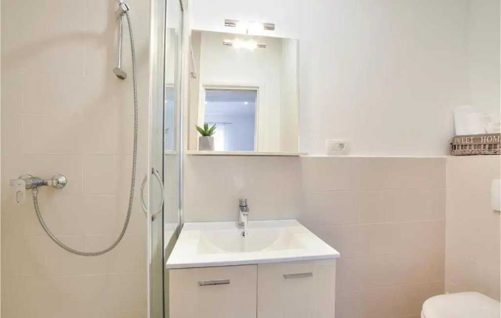 Four-Bedroom Holiday Home In Klis