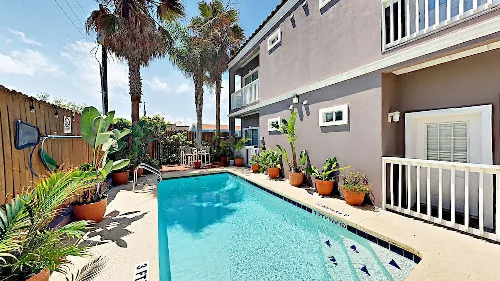 105 E Corral St Condo Unit D - 2 Br condo by RedAwning