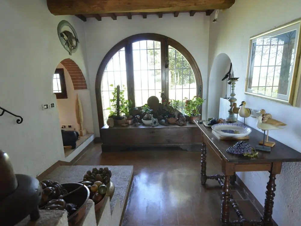Pleasant Villa In Valiano With Terrace, Garden, Sun-Loungers