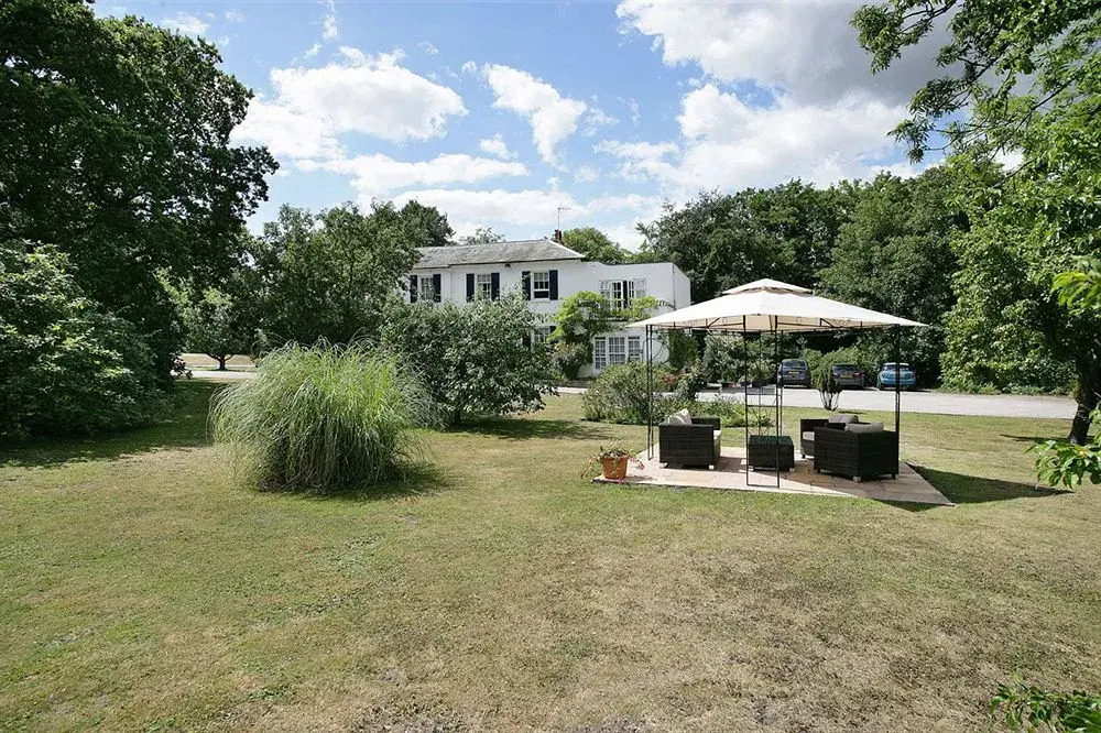 Crossways Hotel
