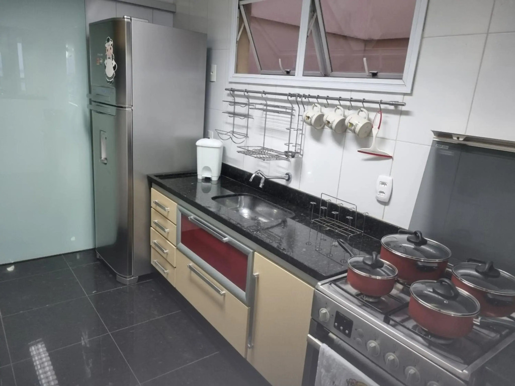 Apartamento Frente para o Mar - Varandão com Blindex - Vista Total para o Mar - 1 Suite e mais 2 Quartos-Ar Condicionado - 2 Vagas - BEIRA MAR - 70 metros da Praia do Morro e Praia da Cerca -WI-FI -TV -DISNEY PLUS-STARMAX-NETFLIX -HBO MAX