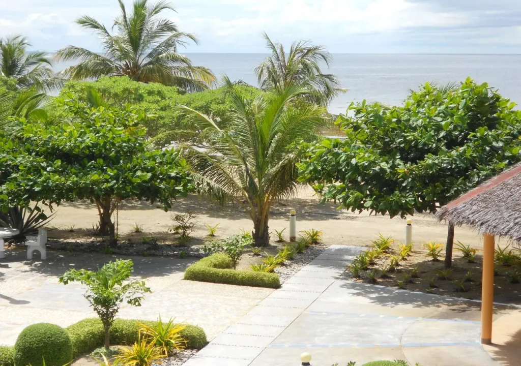 Gold View Beachfront Resort