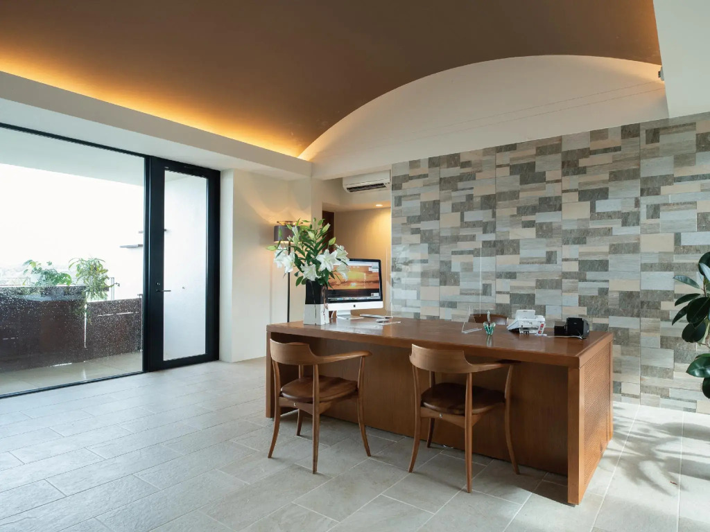 Condominium T-Room