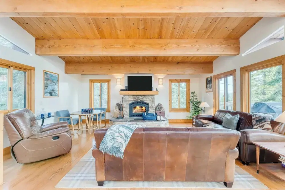 Lake + Beach Access, Pool, Tennis Walk to Chambers Tahoe Timber by Avantstay