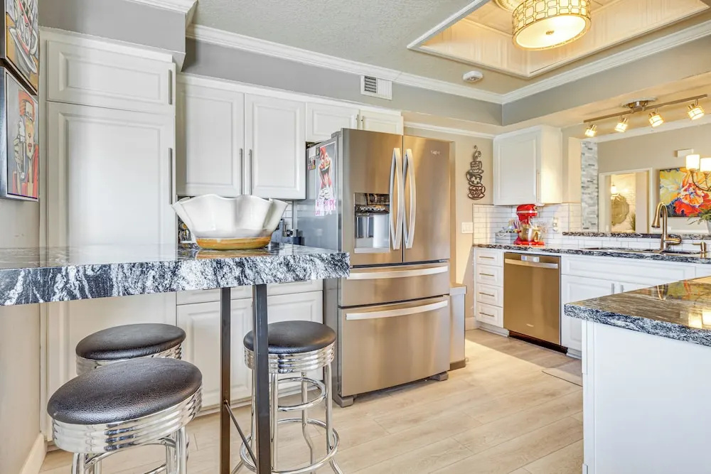 Pool Access & Patio! Palm Desert Golf Retreat