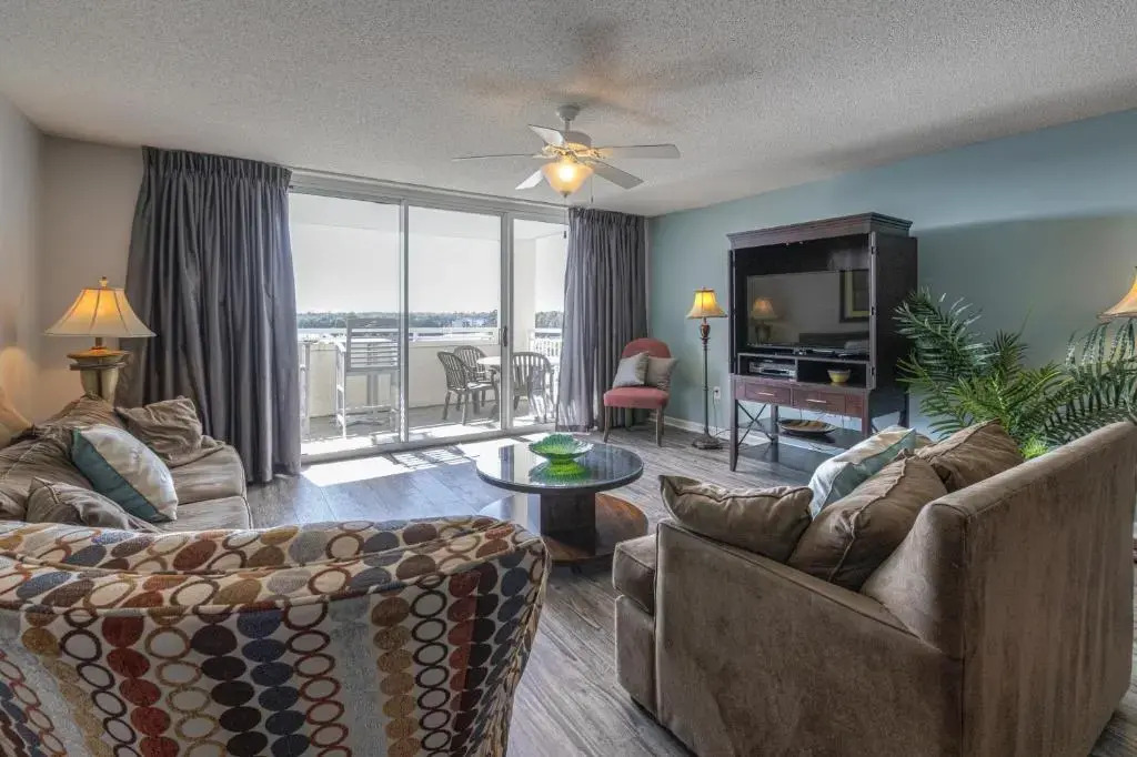 Yacht Club Villas #1-703