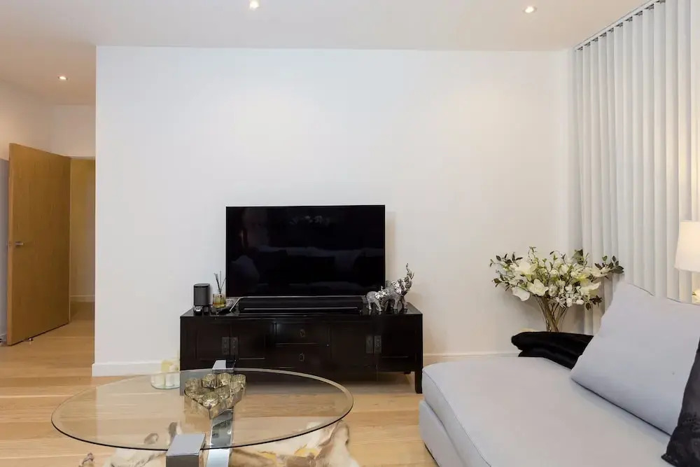 2 Bedroom Penthouse in Canada Water With Balcony