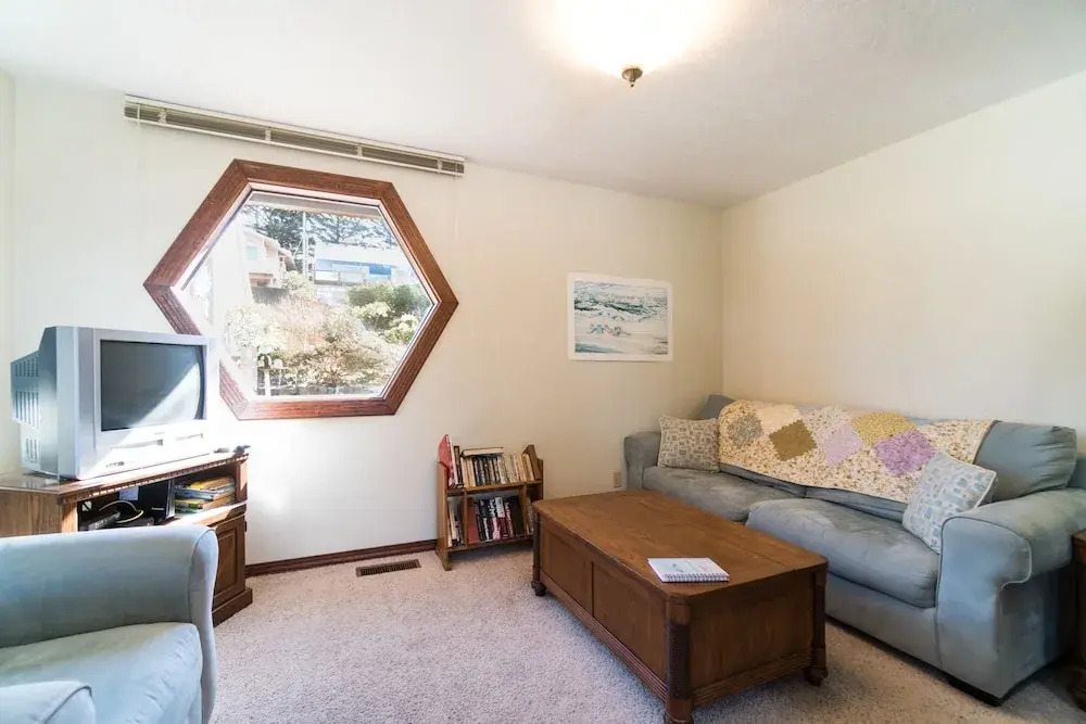 Betty's Beach Bungalow 2 Bedrooms 2 Bathrooms Home
