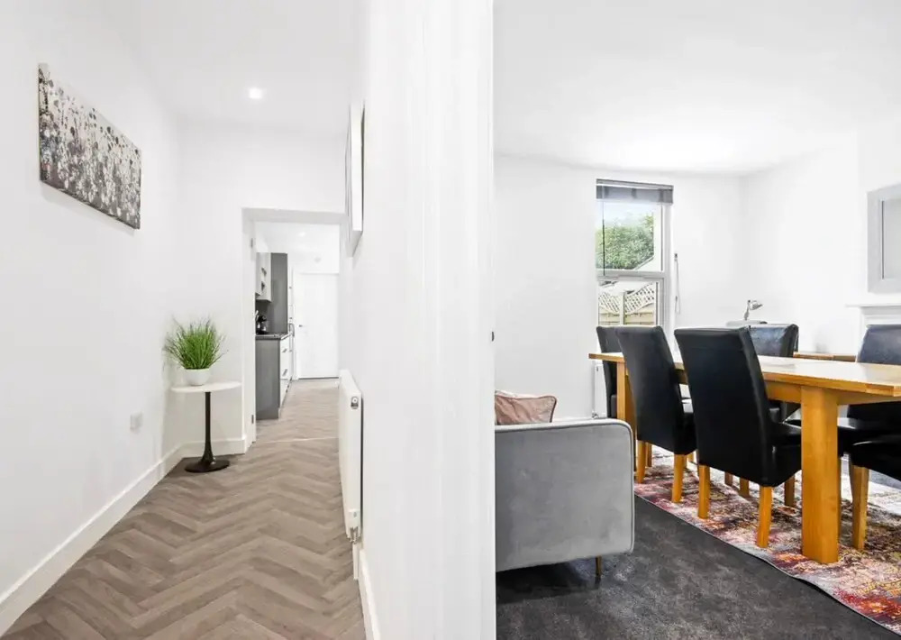 Victoria House by Kasar