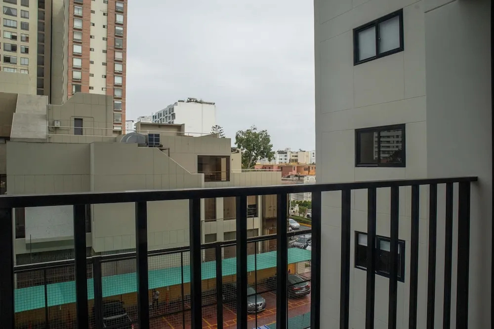 w Impressive 1BR w Balcony in Miraflores