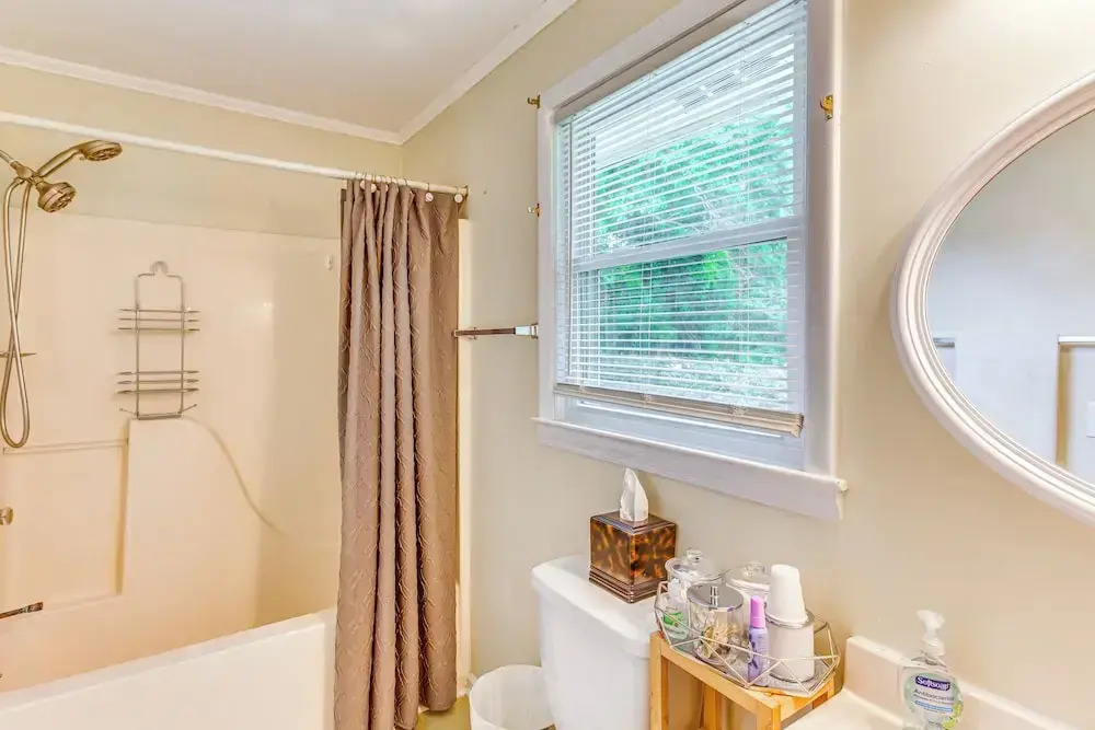 Charming Shallotte Home ~ 4 Mi to Ocean Isle Beach