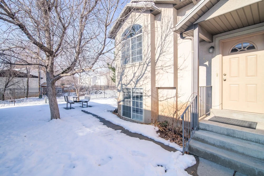 Charming Ogden Town Home, 25 Min To Snowbasin Ski Resort 3 Bedroom Duplex by Redawning