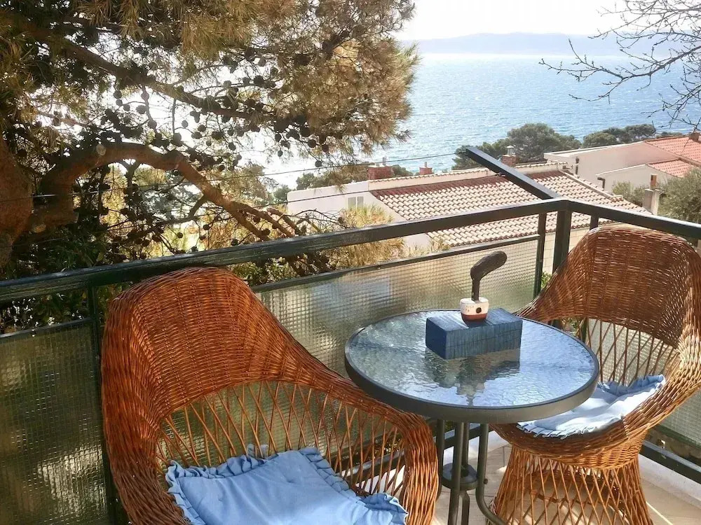 Delightfully Decorated Apartment With A Sea View 5 Minutes To The Beach