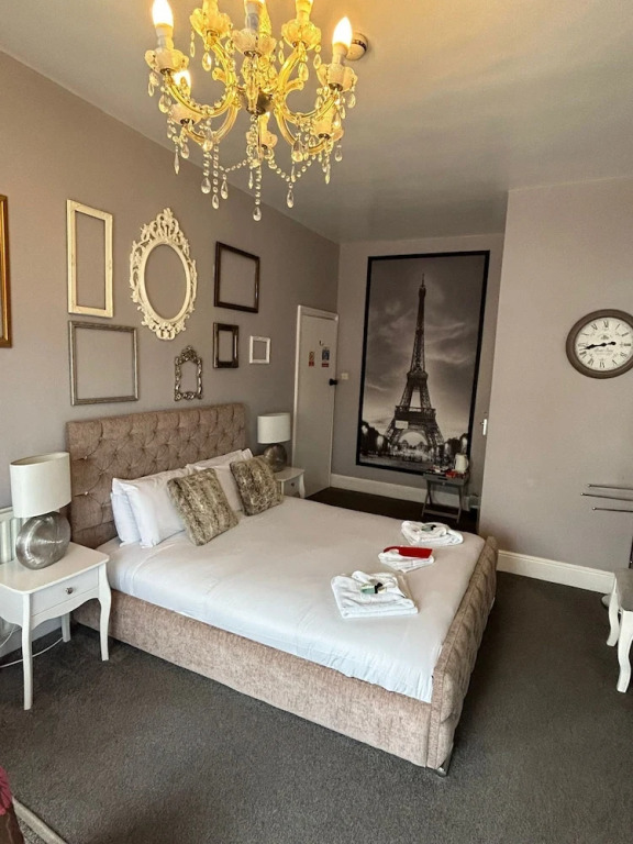 The Lyndhurst Guest house