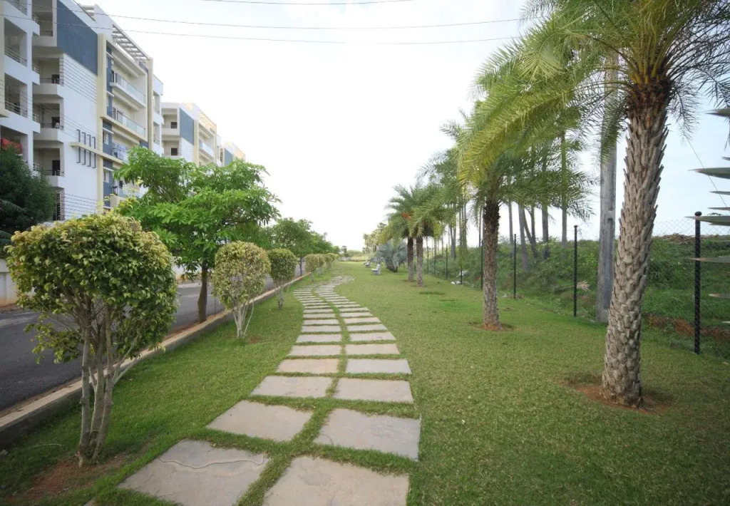 The Lawns By OYO Rooms