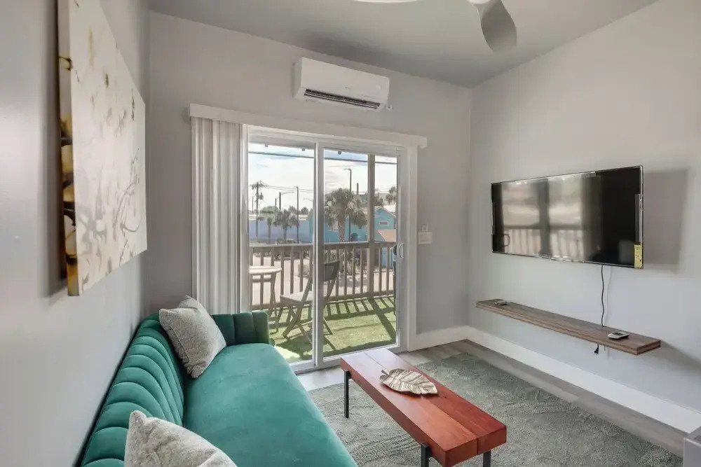 Walk to Daytona Beach & Boardwalk: Apt w/ Balcony