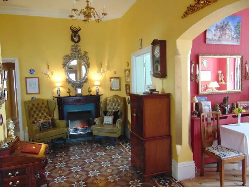 Holywell House