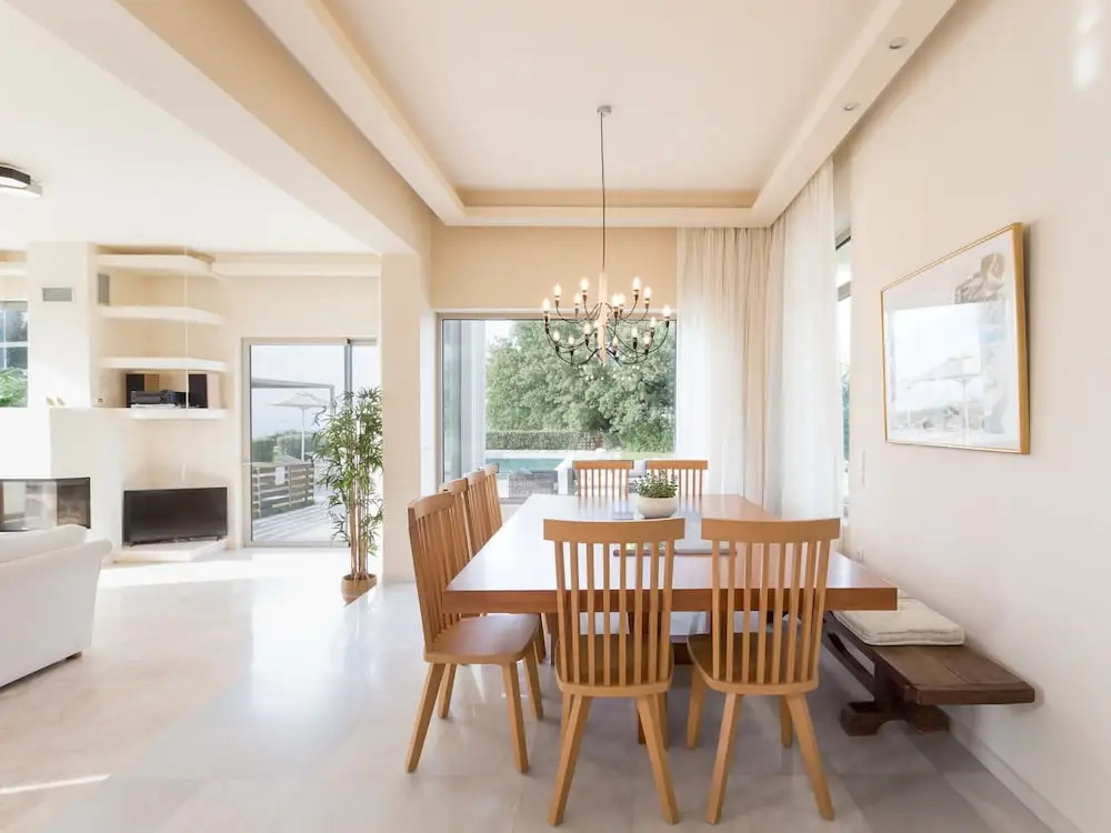 Luxury Villa With Private Heated Pool, Childrens Fenced Area, Near the Beach & the Town