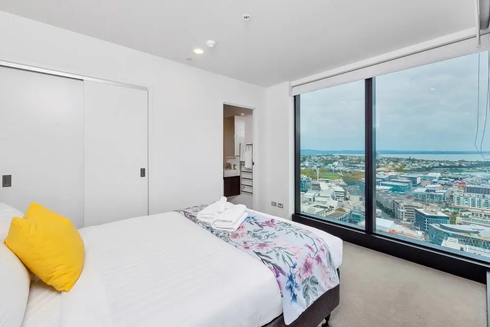 Amazing Harbour, Skytower and Rangitoto Views